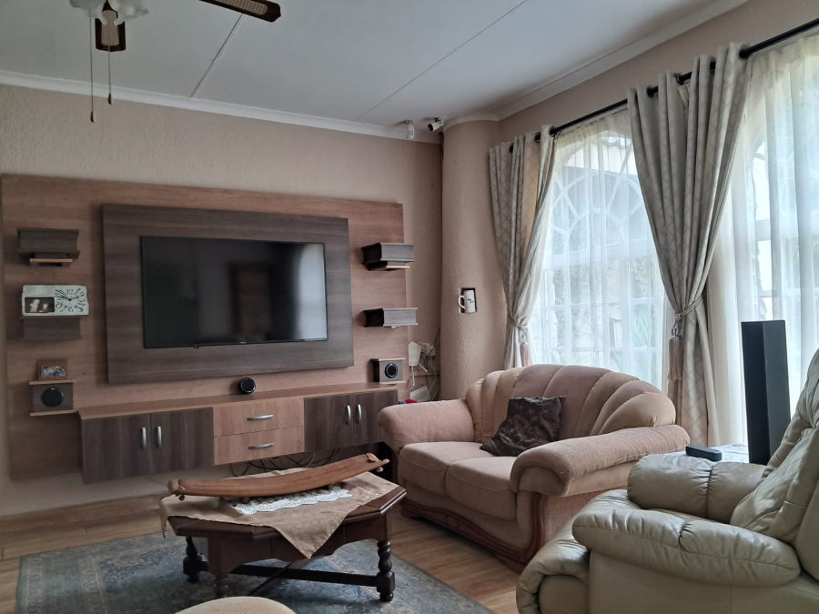 4 Bedroom Property for Sale in Safari Gardens North West